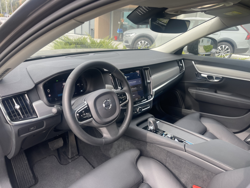 2022 Volvo V90 Cross Country Momentum B5(P) 2.0 М'який гібрид (бензин) Автоматична | Volvo Selekt